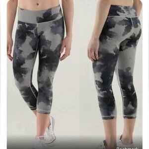 Lululemon Wunder Under Crop Floral Platoon Silver Spoon Ambient Grey Size 6